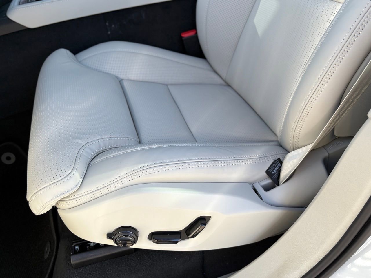 New 2026 Volvo XC90 B6 Ultra w/ Lounge Package image 20