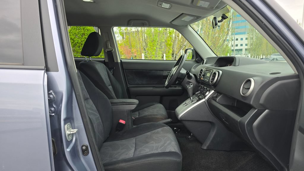 Used 2012 Scion xB FWD image 10