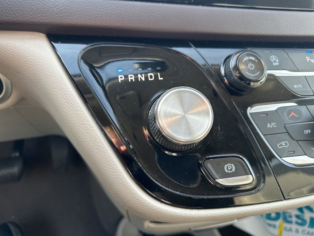 Used 2018 Chrysler Pacifica Touring Plus w/ Tire & Wheel Group image 22