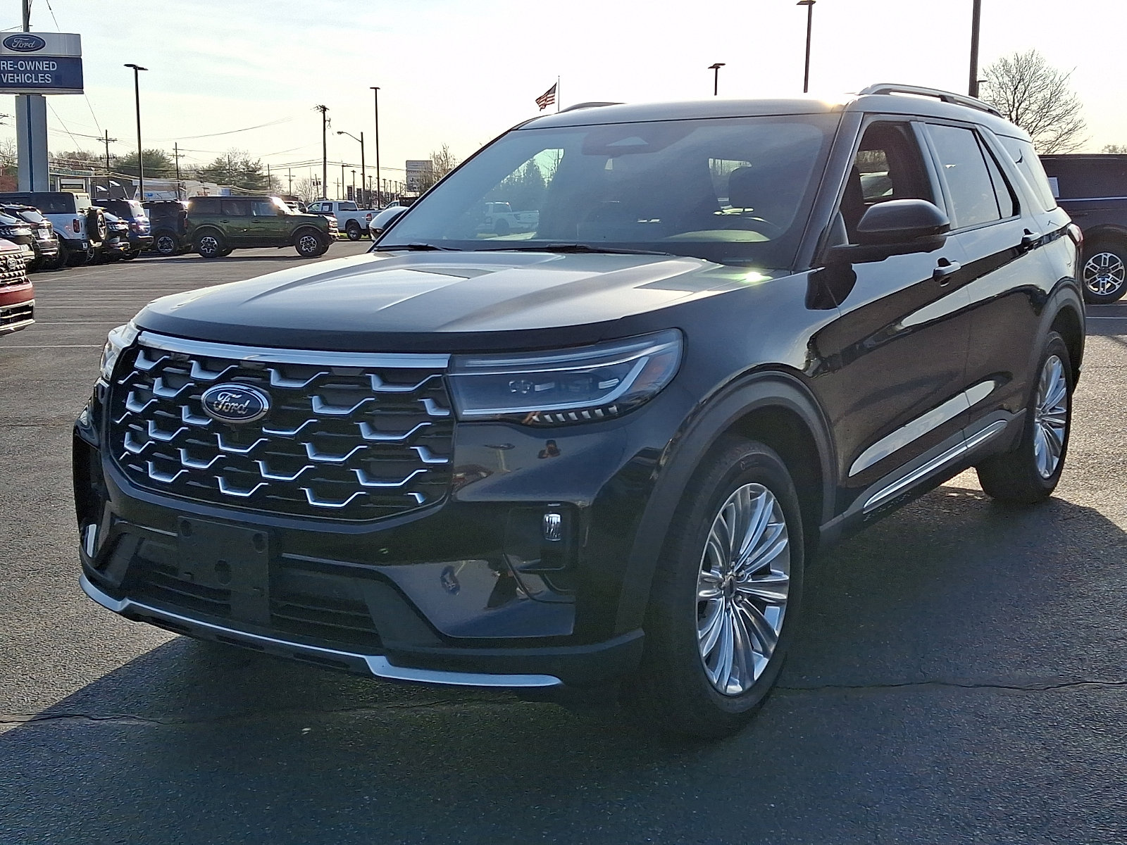 Used 2025 Ford Explorer Platinum w/ LUX Leather Package image 3