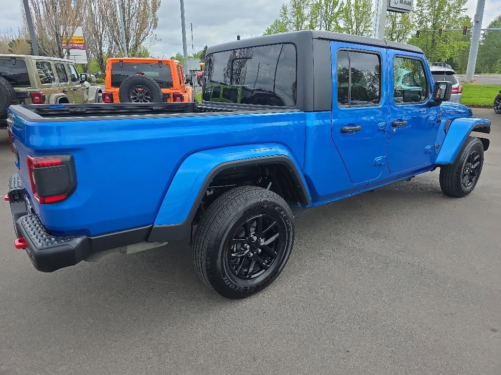 Certified 2022 Jeep Gladiator Sport AWD/4WD image 5