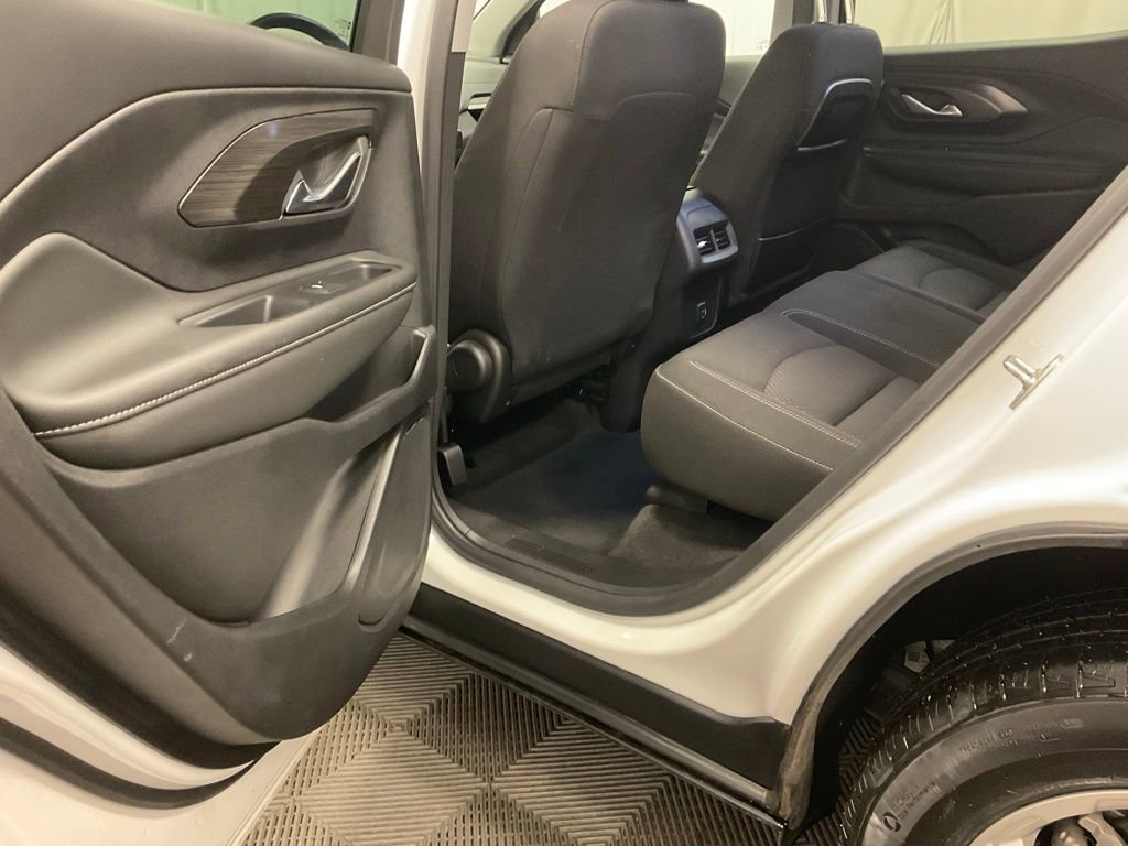 Used 2024 GMC Terrain SLE image 28