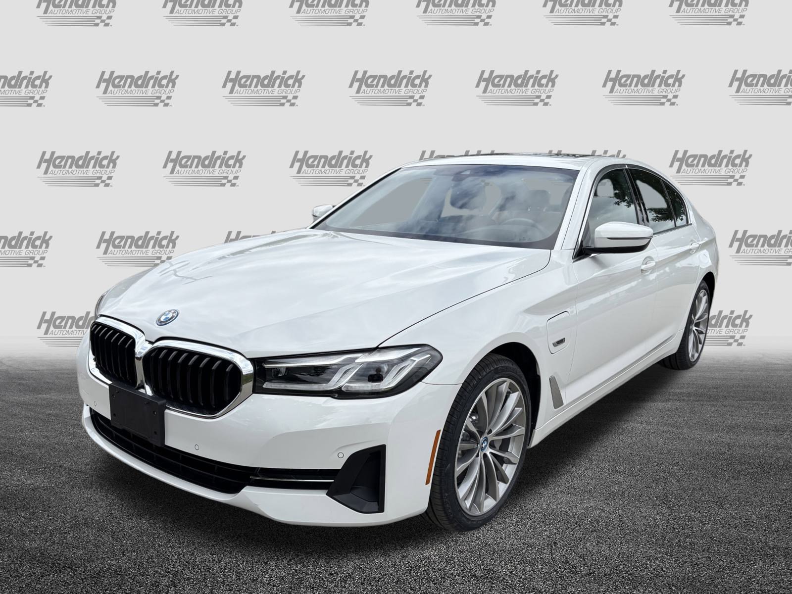 Used 2023 BMW 530e w/ Premium Package image 5