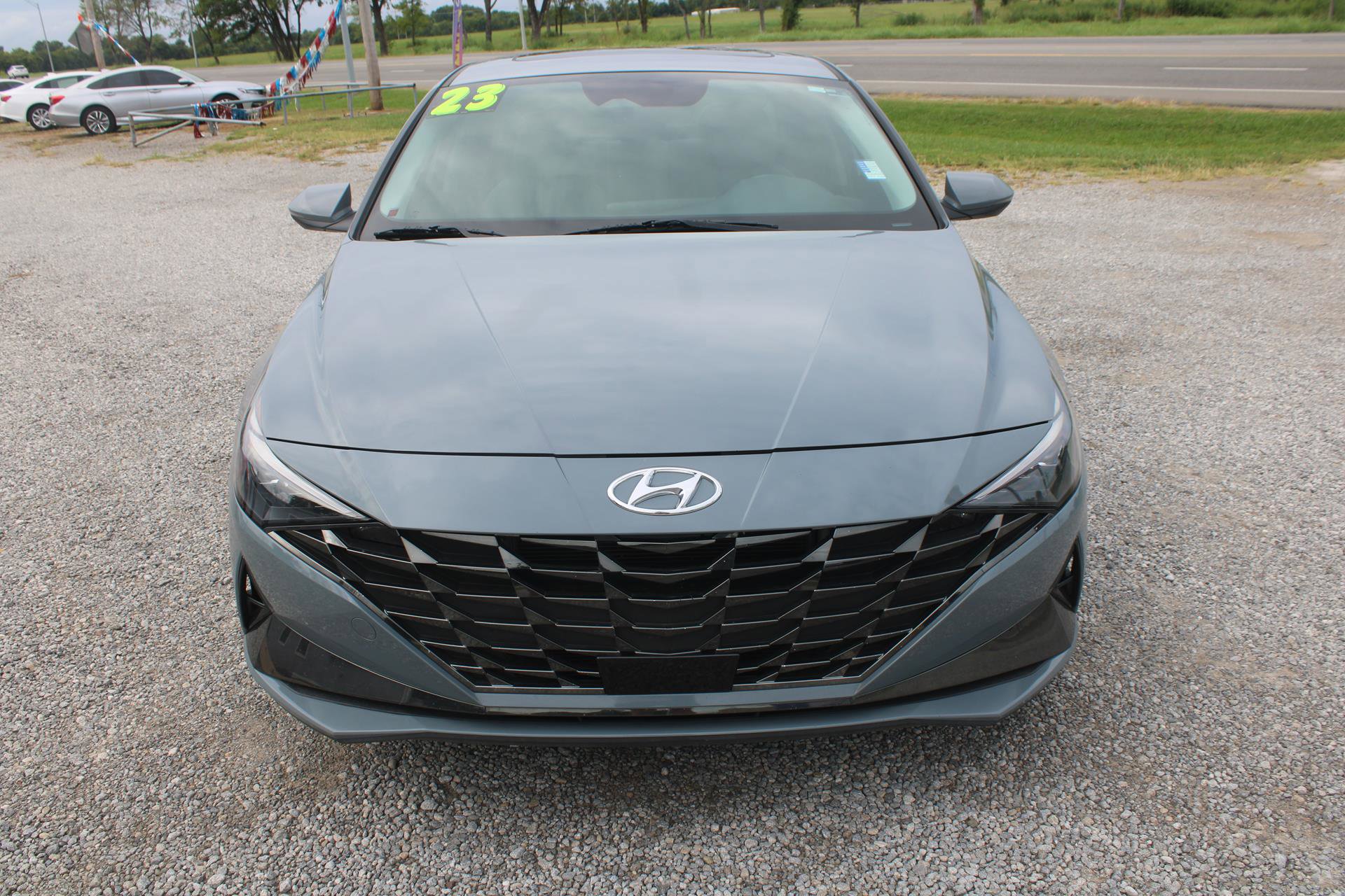 Used 2023 Hyundai Elantra Limited image 2