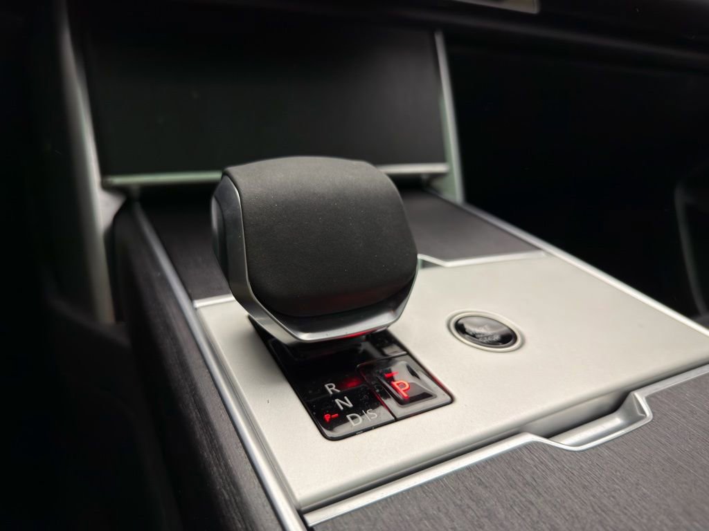 Certified 2025 Land Rover Range Rover SE image 8