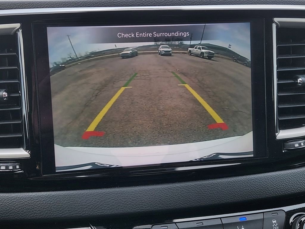 Used 2024 Chrysler Pacifica Touring-L image 19