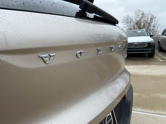 Certified 2023 Volvo XC40 B5 Plus w/ Climate Package image 37