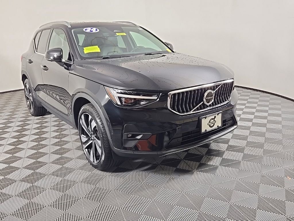 Certified 2024 Volvo XC40 B5 Ultimate w/ Climate Package image 2
