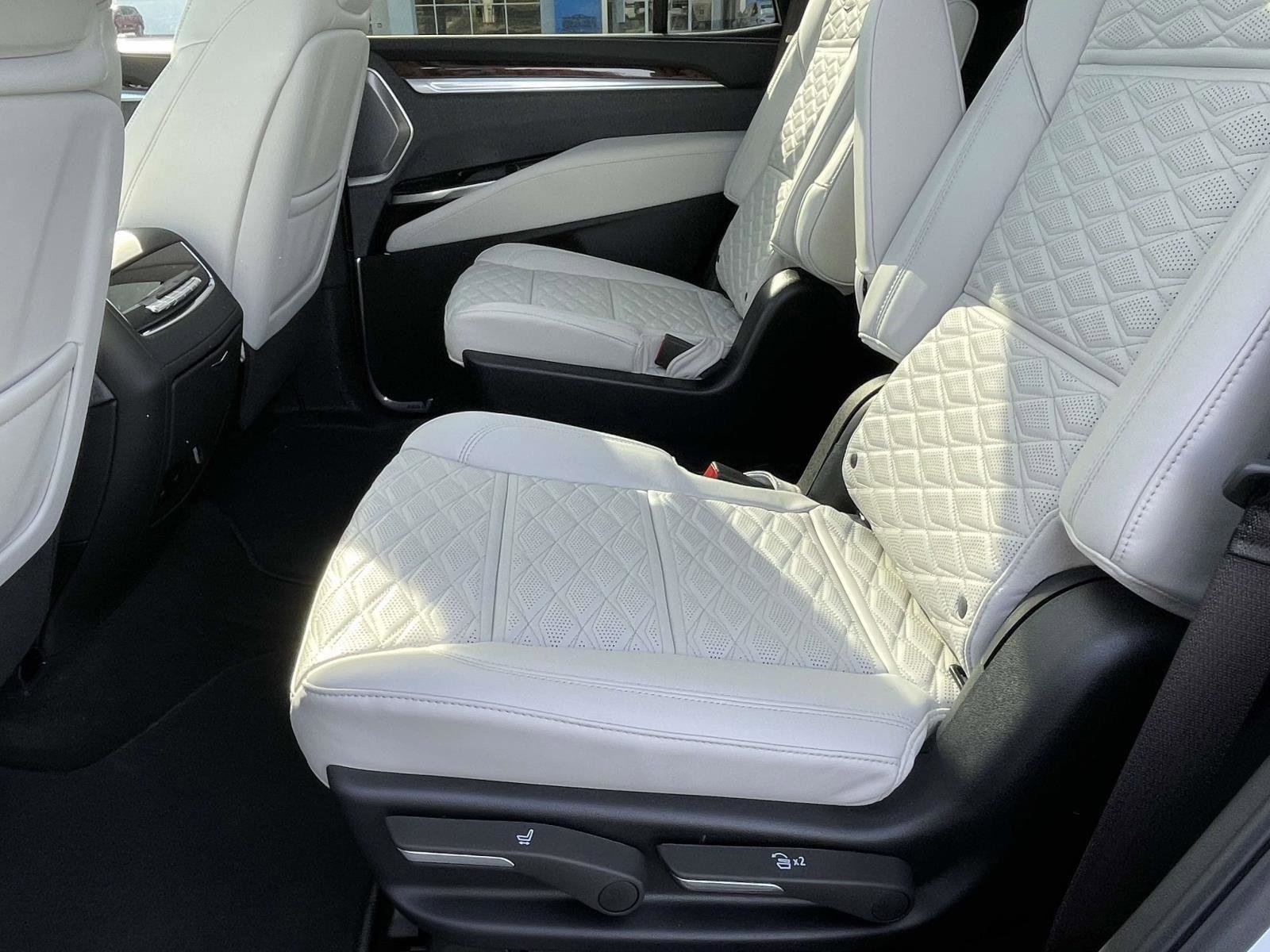 New 2026 Cadillac Escalade Platinum Sport w/ LPO, ONYX Package AWD/4WD image 5
