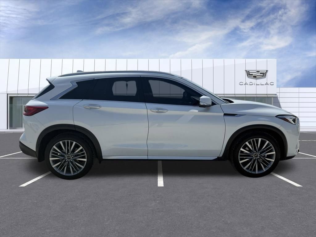 Used 2024 INFINITI QX50 Sensory image 2