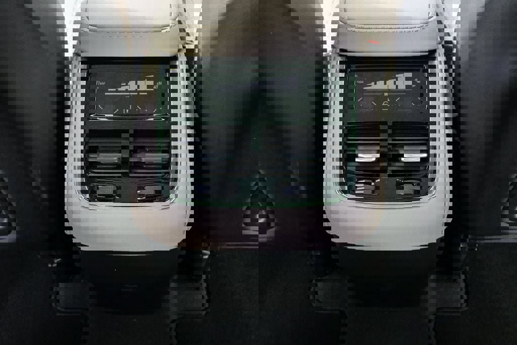 Certified 2025 Volvo XC90 B6 Plus image 21