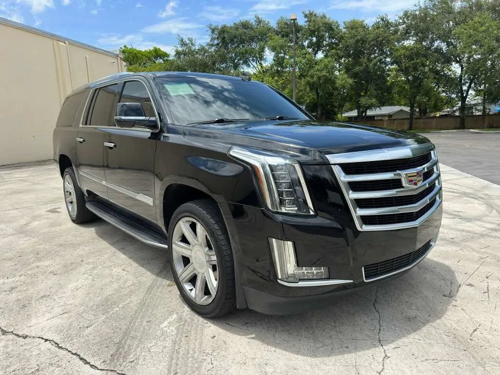 Used 2019 Cadillac Escalade ESV Luxury RWD image 3