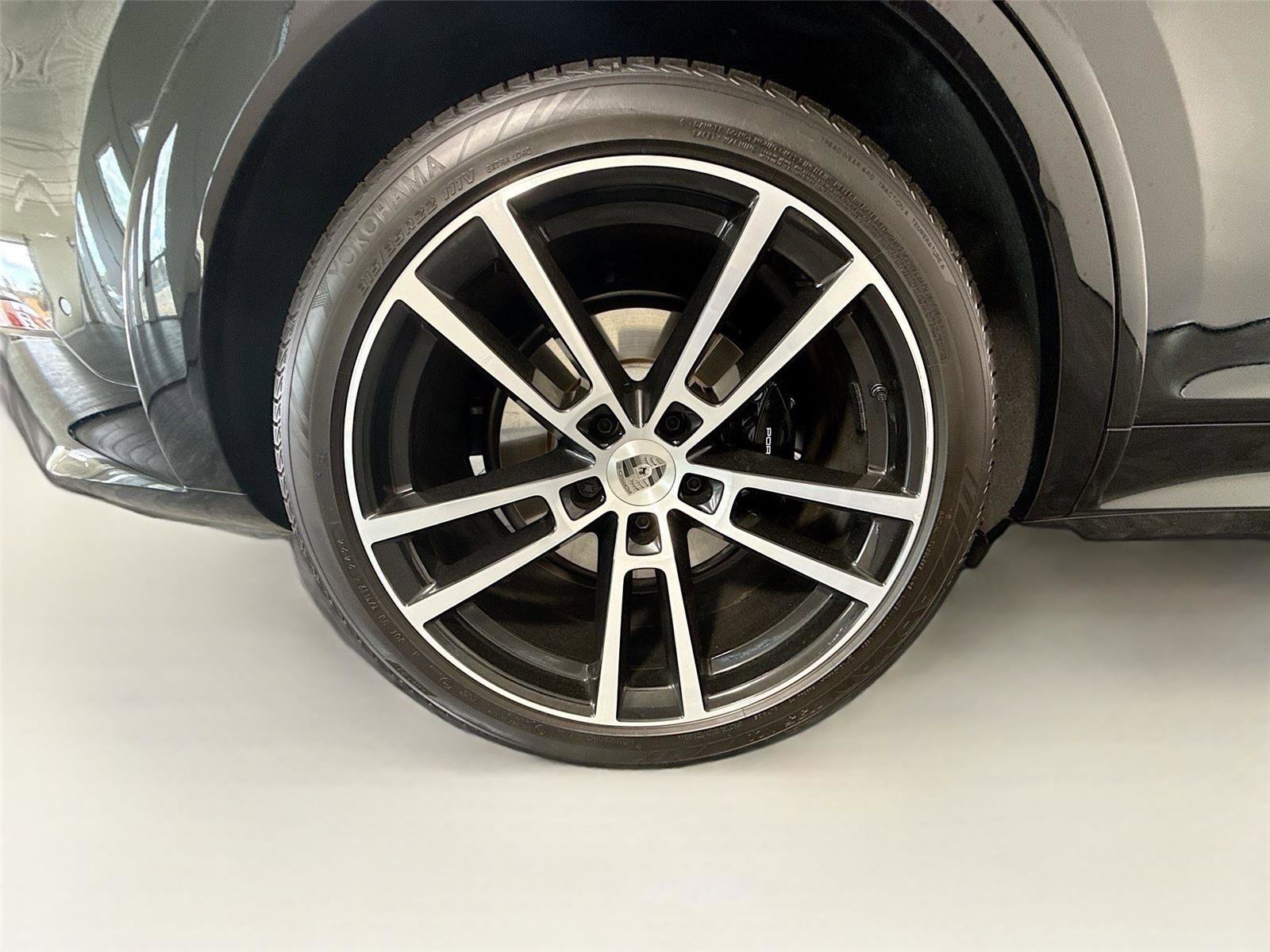 Used 2025 Porsche Cayenne Turbo image 32