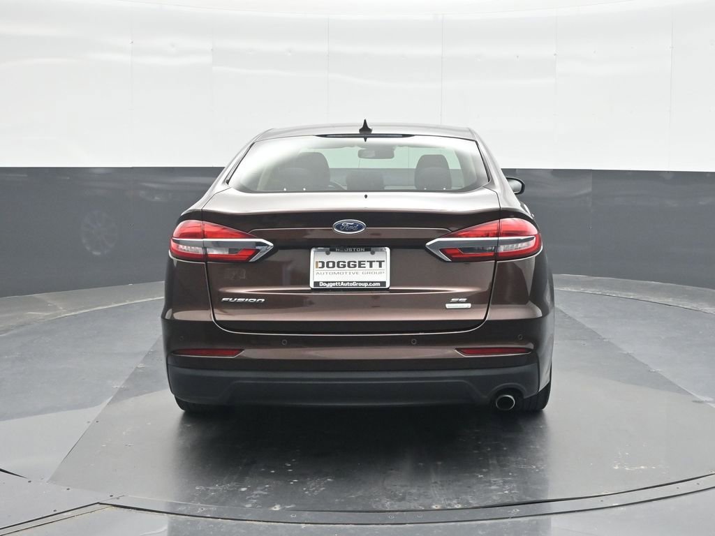 Used 2019 Ford Fusion SE FWD image 17