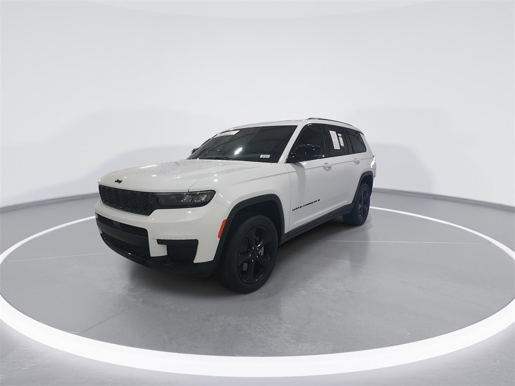 Used 2025 Jeep Grand Cherokee L Altitude image 4