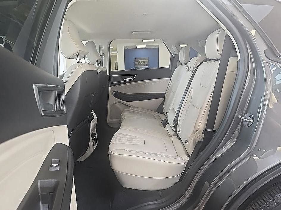 Used 2023 Ford Edge Titanium image 28