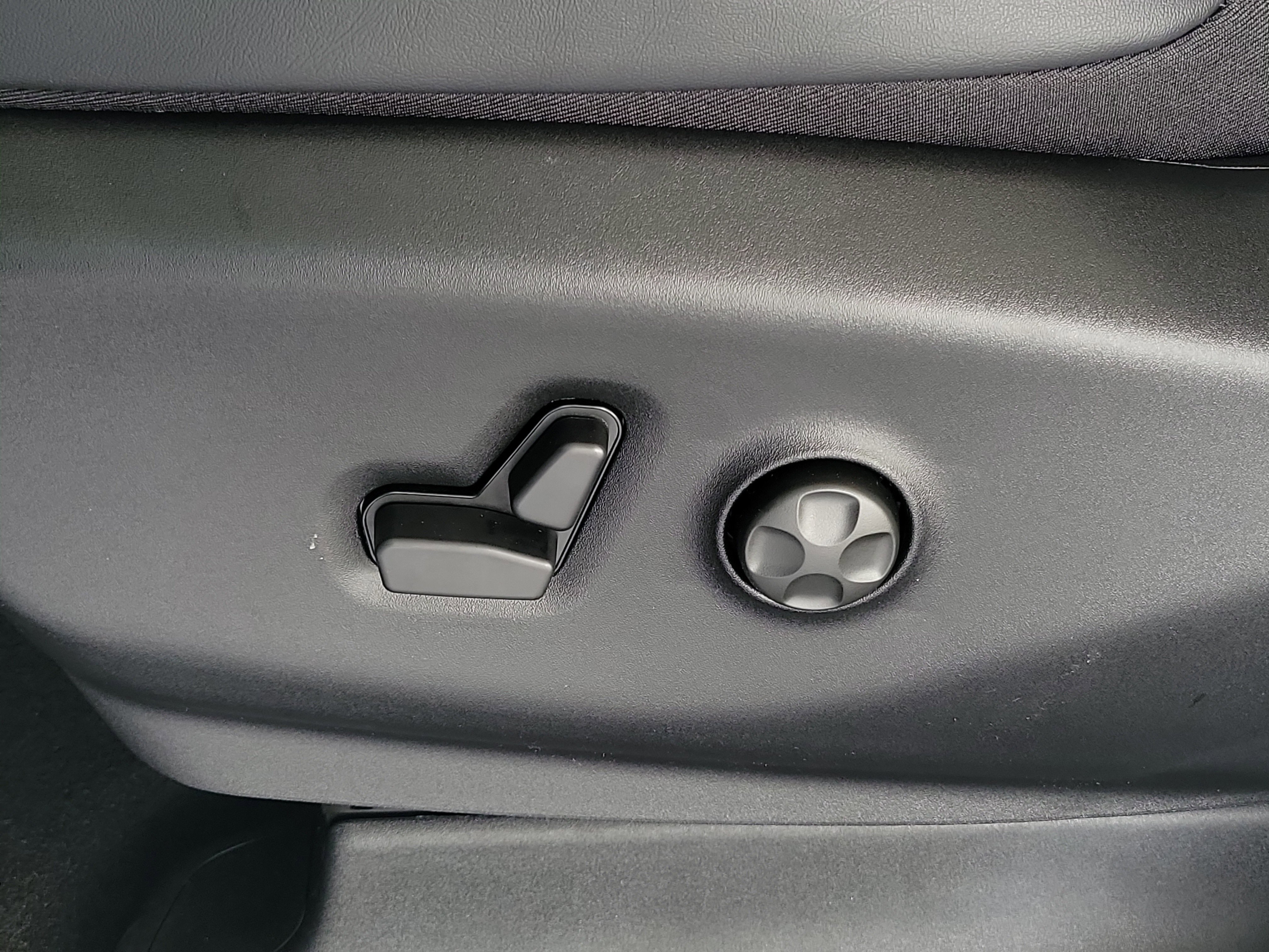 New 2026 Chrysler Pacifica Select FWD image 19