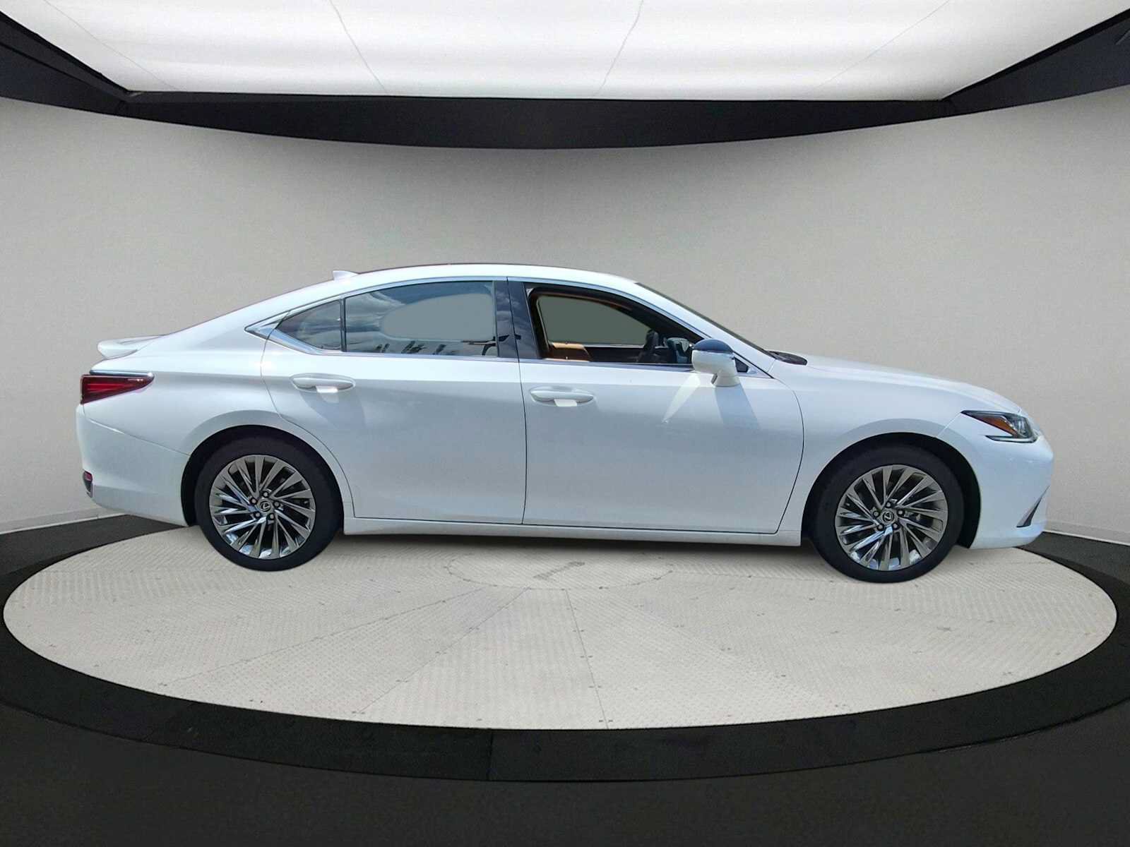 Used 2024 Lexus ES 300h w/ Technology Package FWD image 9