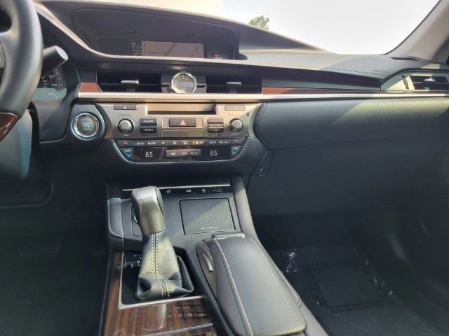 Used 2017 Lexus ES 350 w/ Ultra Luxury Package FWD image 34