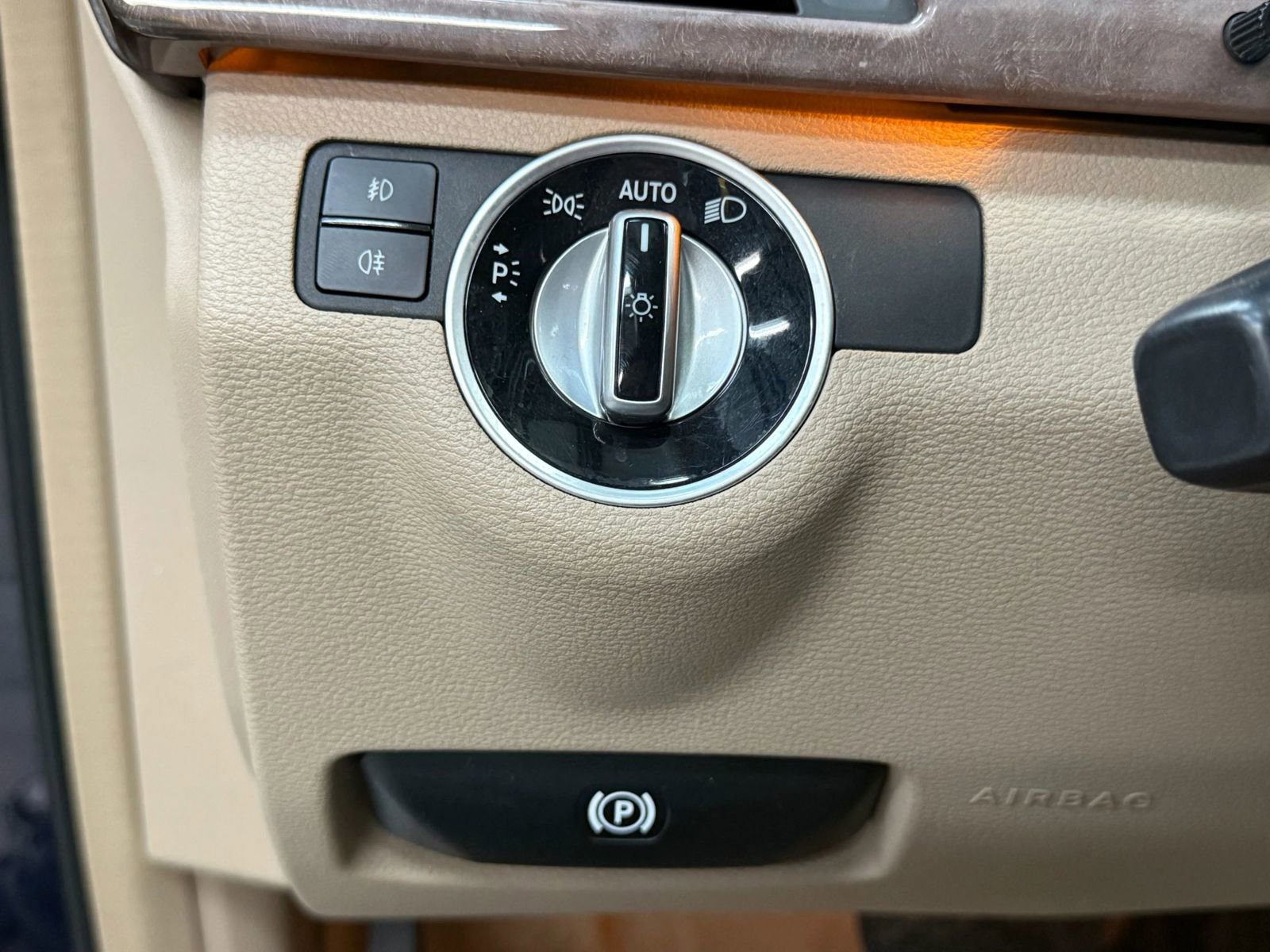 Used 2011 Mercedes-Benz E 350 4MATIC Sedan image 29