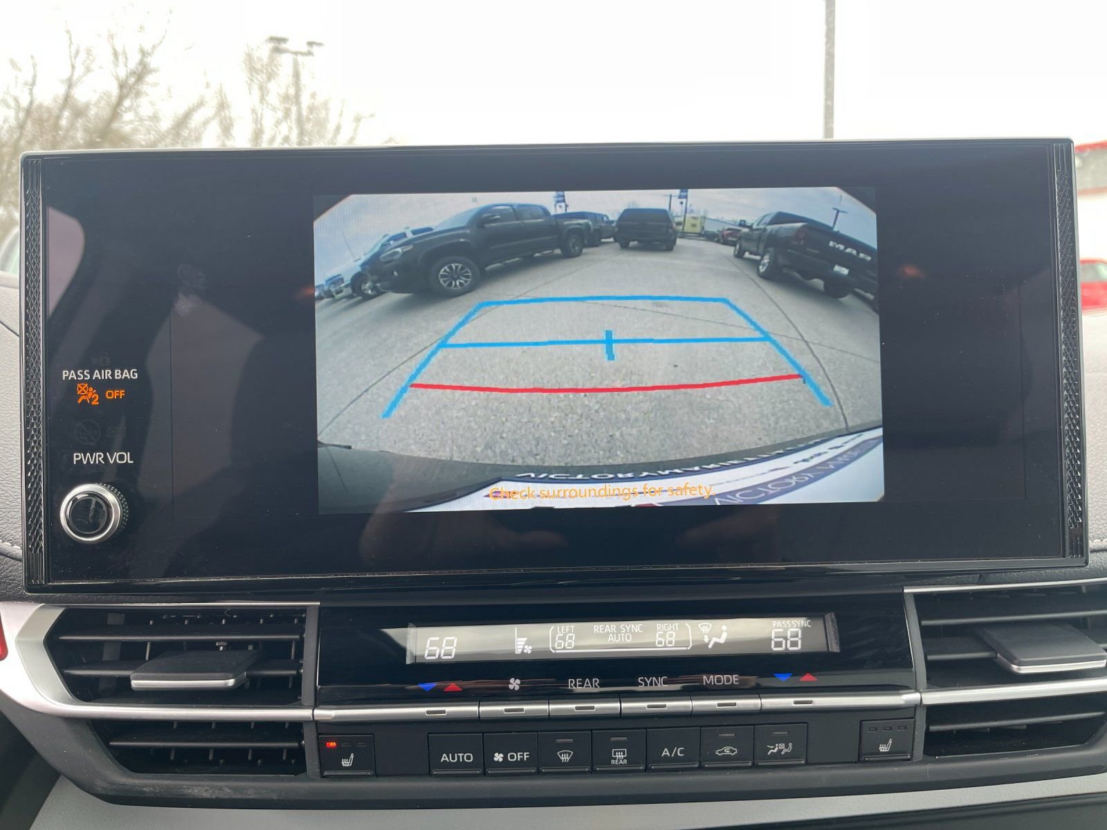 Used 2025 Toyota Sienna XSE w/ XSE Plus Package image 23