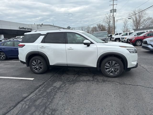Used 2025 Nissan Pathfinder SL w/ Lighting Package (N92) image 2