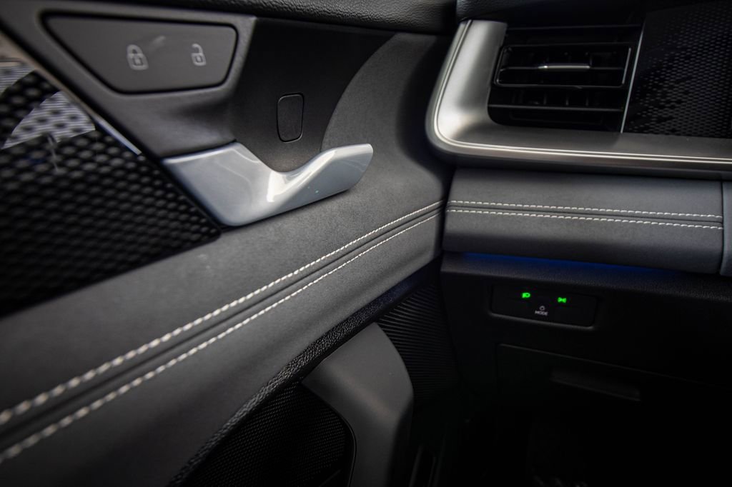 New 2026 Volkswagen Tiguan SE FWD image 35