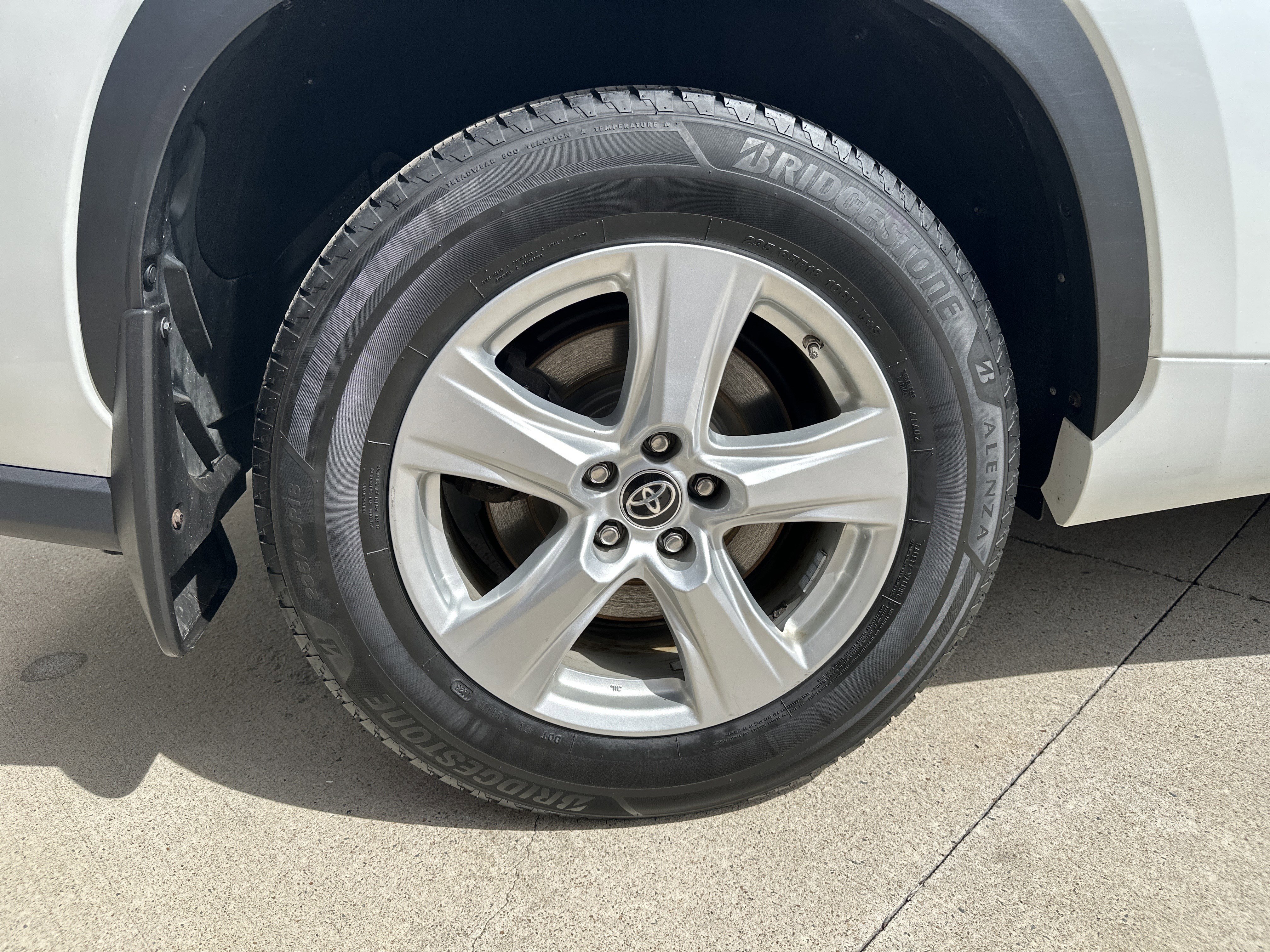 Used 2022 Toyota Highlander LE image 32