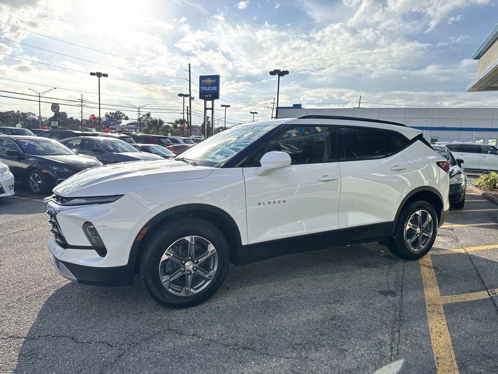 Certified 2023 Chevrolet Blazer LT w/ Convenience Package image 4