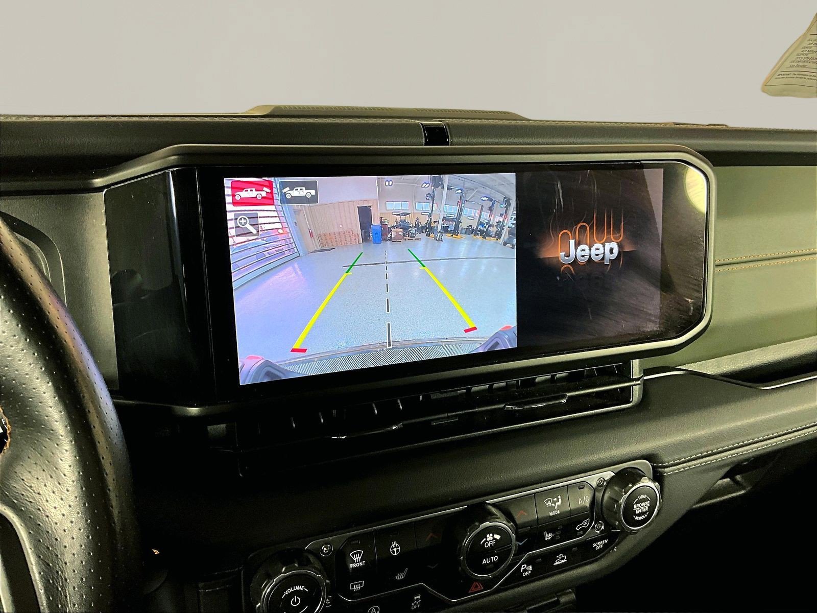 Used 2024 Jeep Gladiator Mojave AWD/4WD image 12