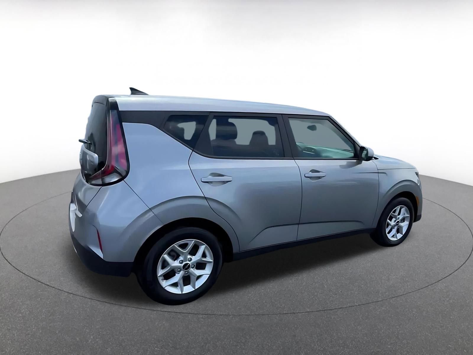 Used 2025 Kia Soul LX w/ LX Technology Package FWD image 15