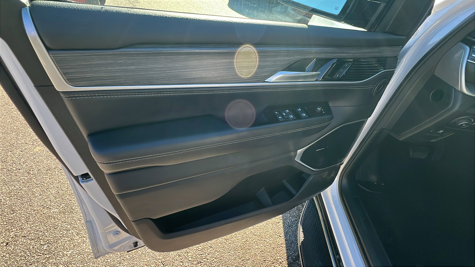 Certified 2024 Jeep Wagoneer Series III image 14