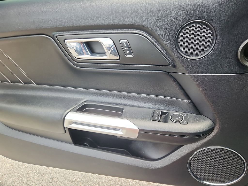 Used 2015 Ford Mustang Premium RWD image 9