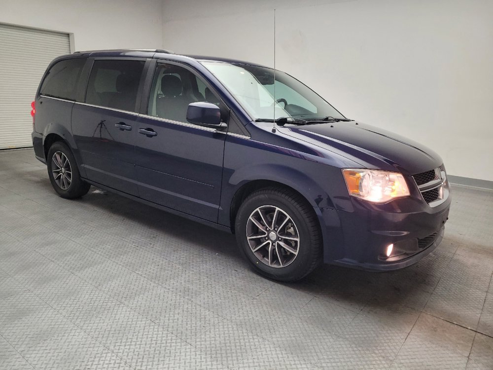 Used 2017 Dodge Grand Caravan SXT w/ Rear Park Assist Package FWD image 11