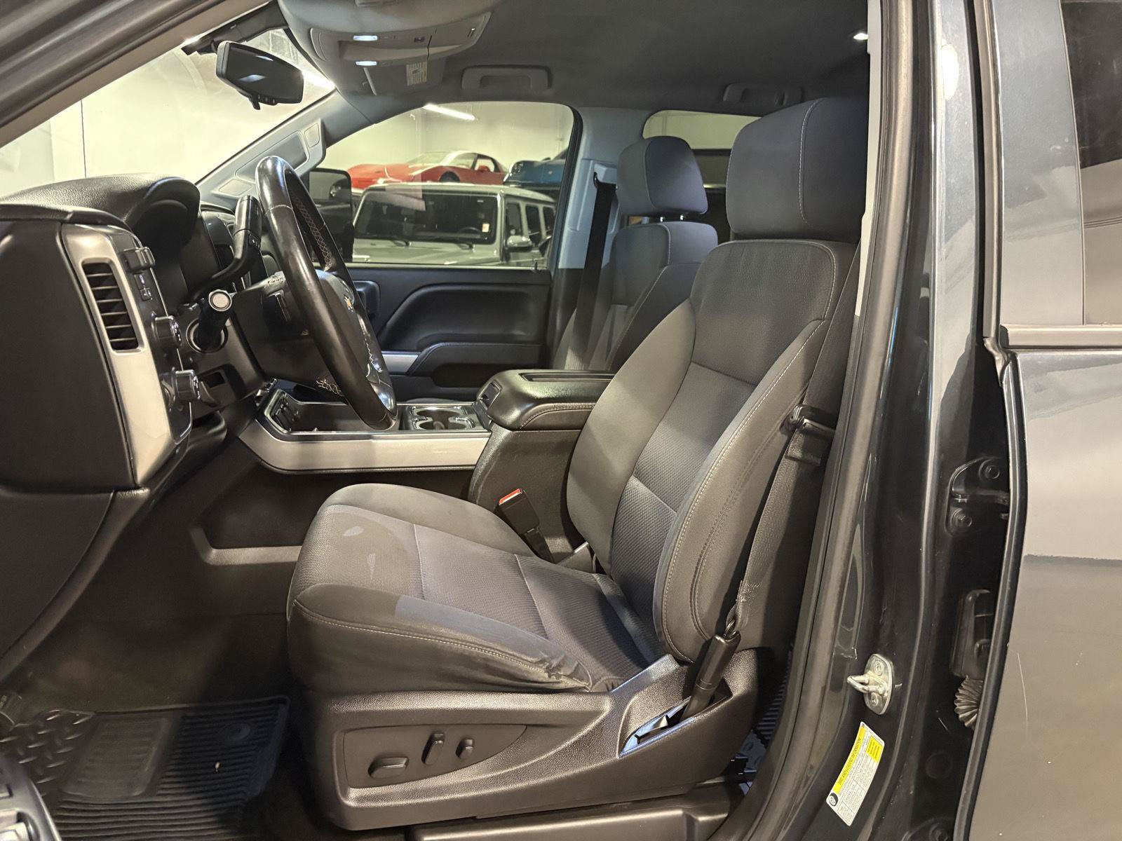 Used 2018 Chevrolet Silverado 1500 LT w/ All Star Edition AWD/4WD image 9