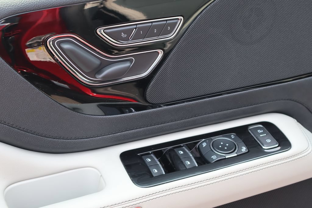 New 2026 Lincoln Aviator AWD image 18