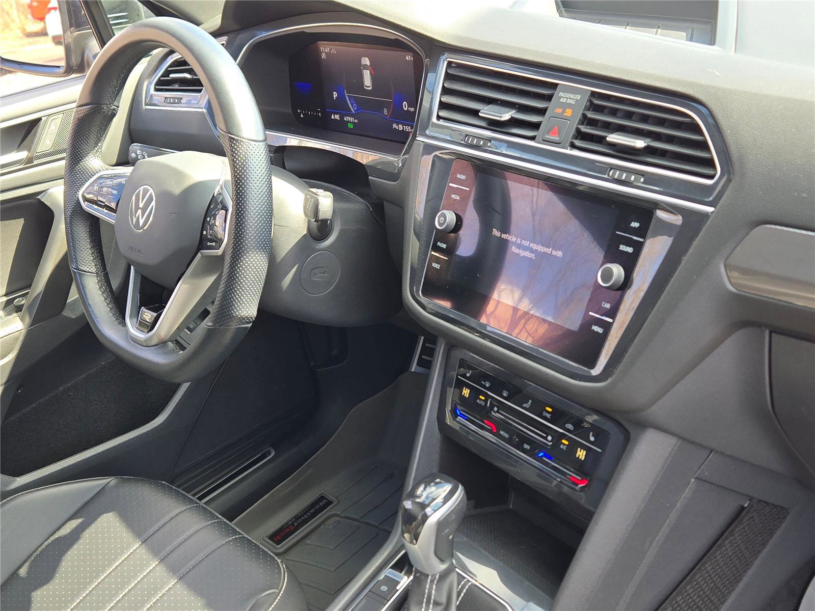 Used 2022 Volkswagen Tiguan SE R-Line image 5