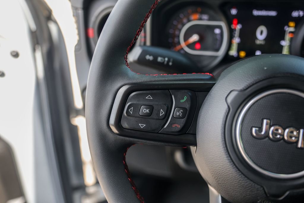 Used 2024 Jeep Wrangler Unlimited Rubicon w/ Convenience Group AWD/4WD image 14