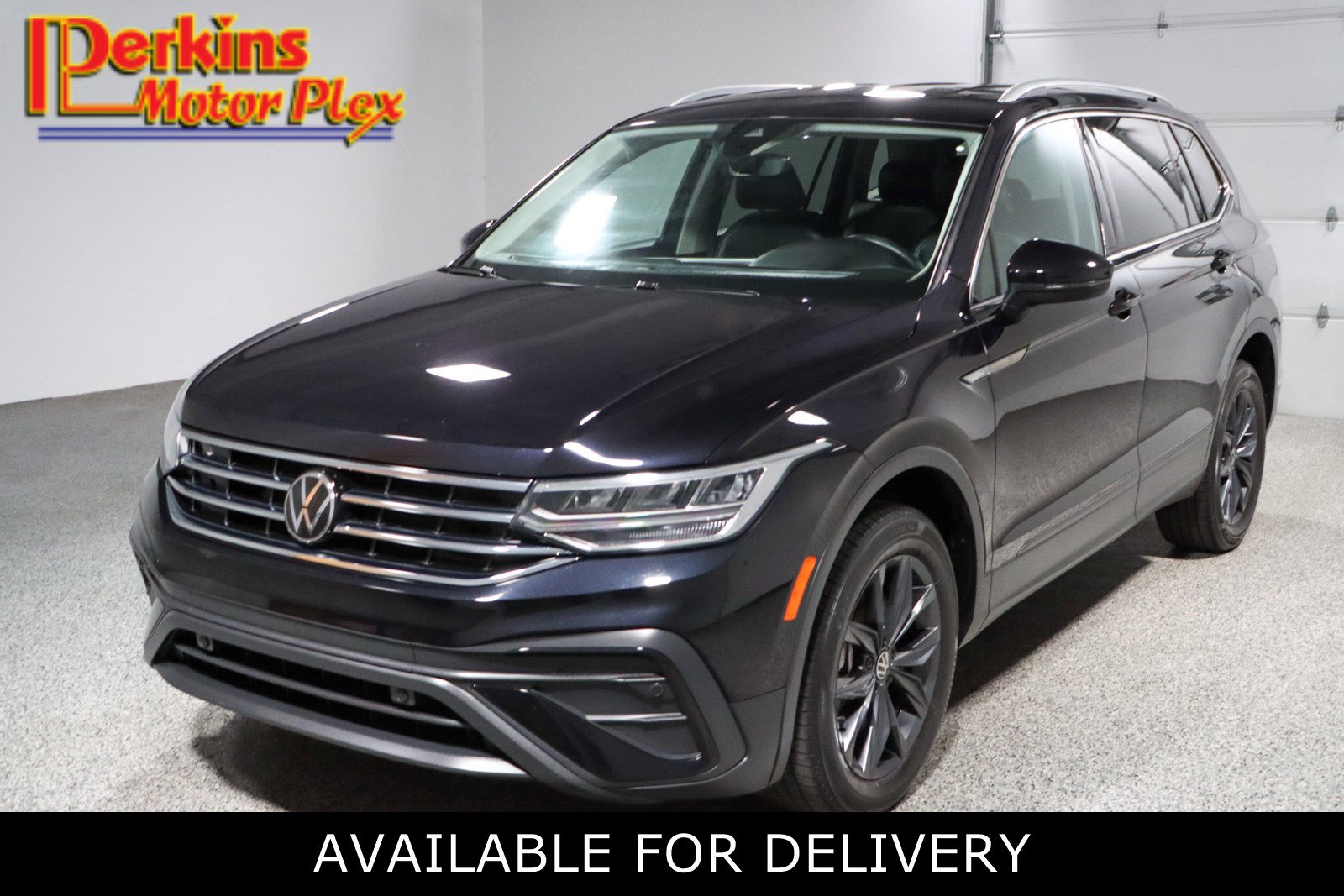 Used 2023 Volkswagen Tiguan SE FWD image 1