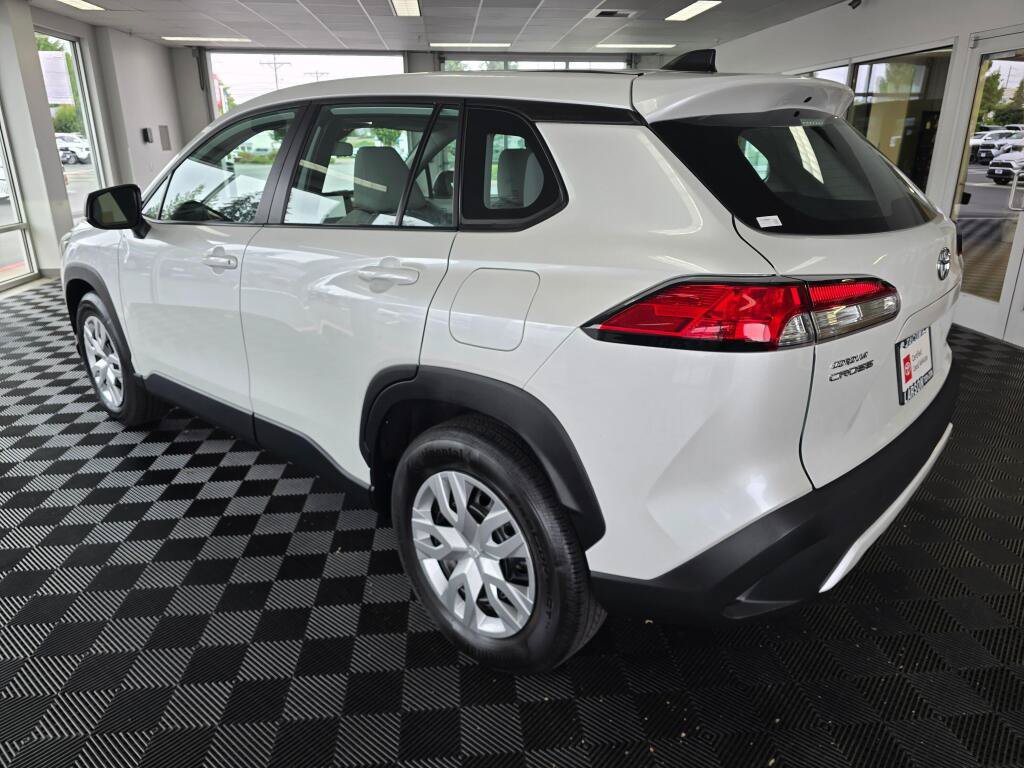 Used 2024 Toyota Corolla Cross L AWD/4WD image 5