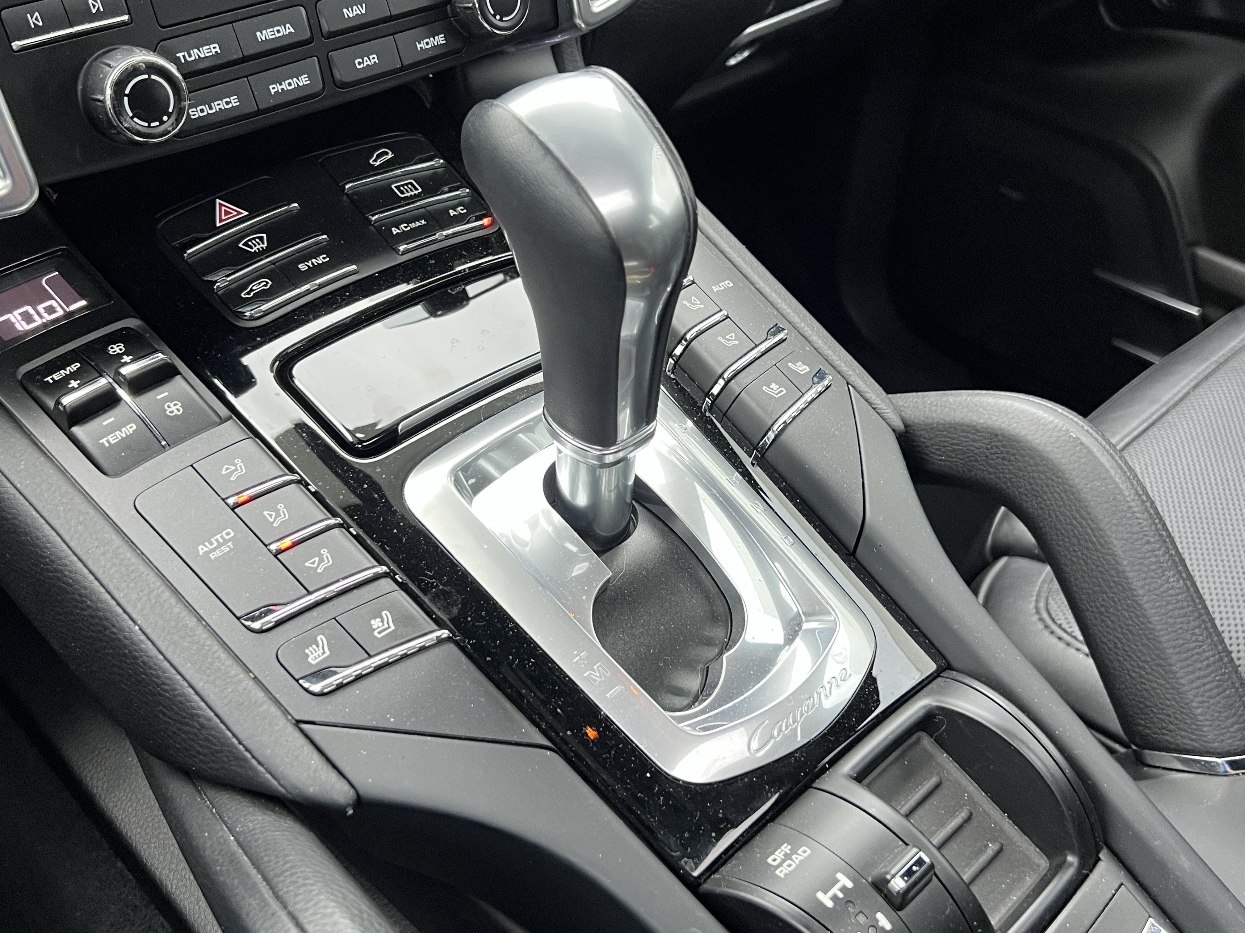 Used 2018 Porsche Cayenne Platinum Edition AWD/4WD image 26