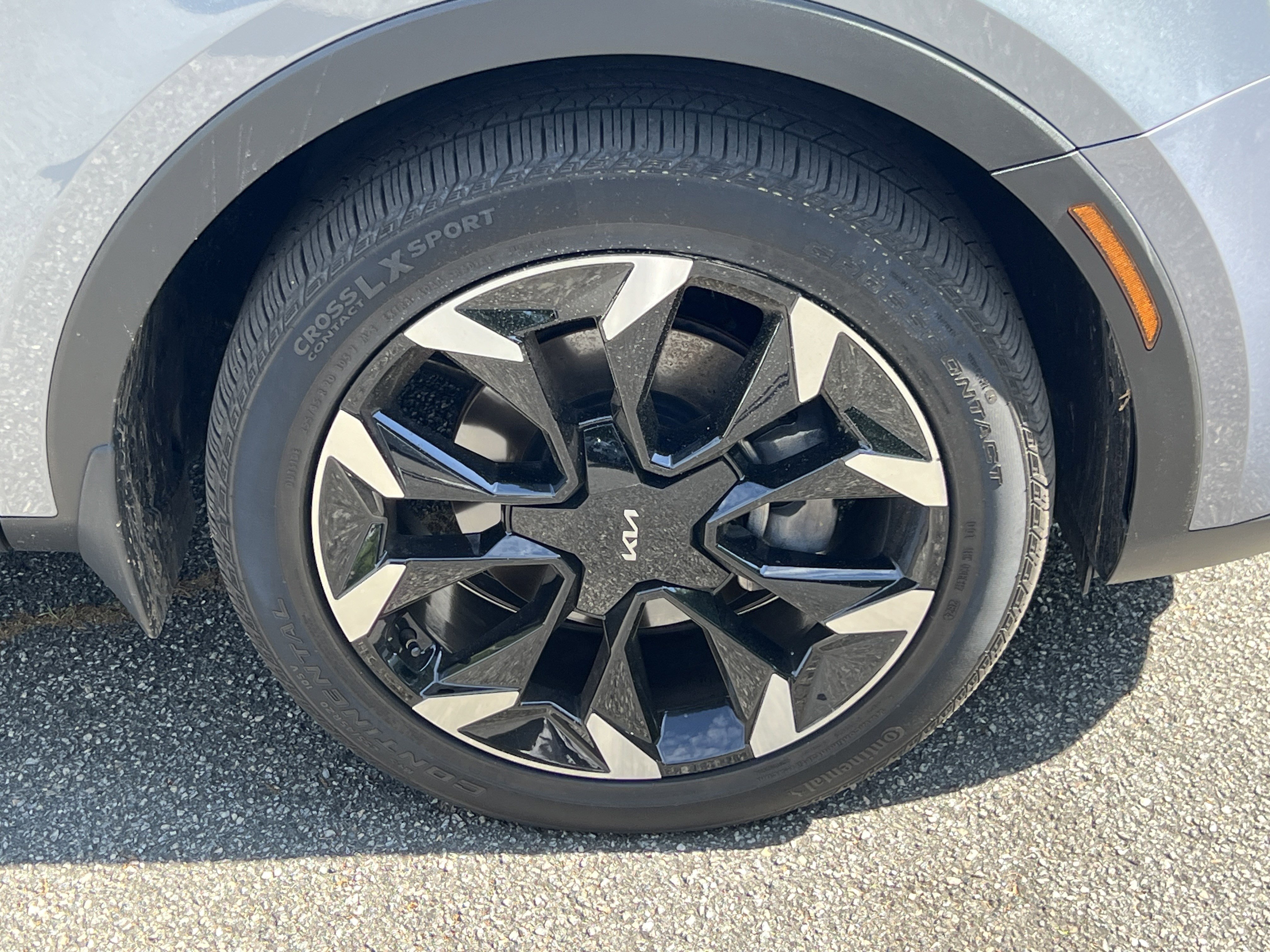 Certified 2025 Kia Sorento EX w/ Panoramic Sunroof Package image 12