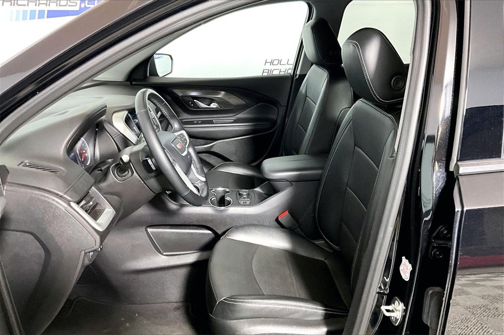 Used 2024 GMC Terrain SLT image 20