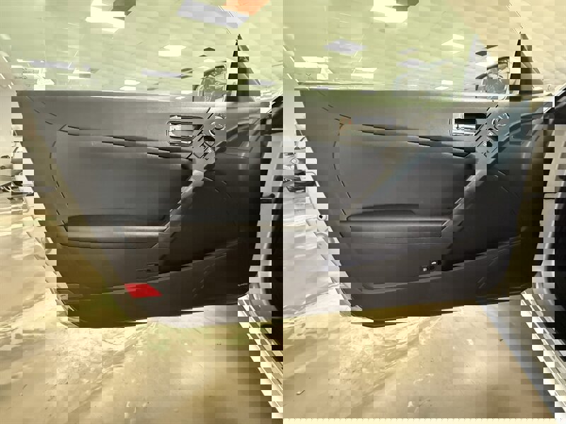 Used 2011 Hyundai Genesis 3.8 image 6