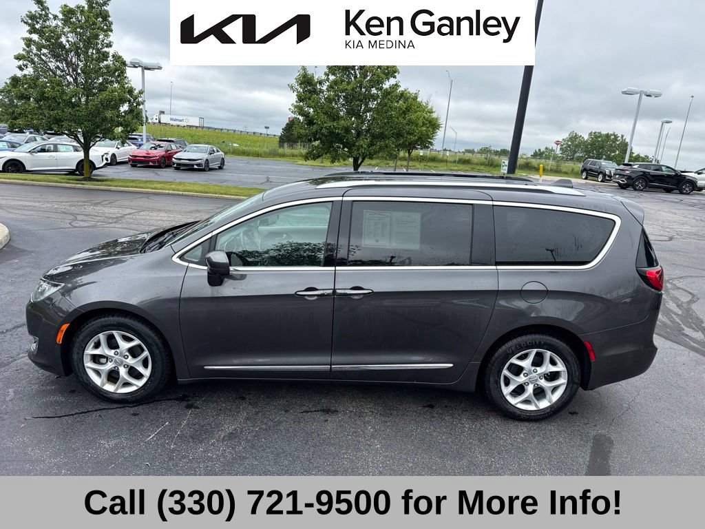 Used 2017 Chrysler Pacifica Touring-L Plus w/ Advanced Safetytec Group FWD image 4