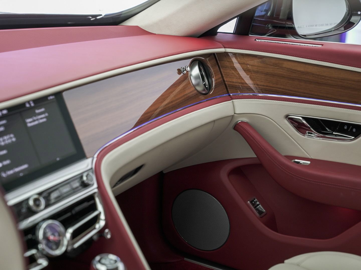 Used 2023 Bentley Flying Spur V8 image 7