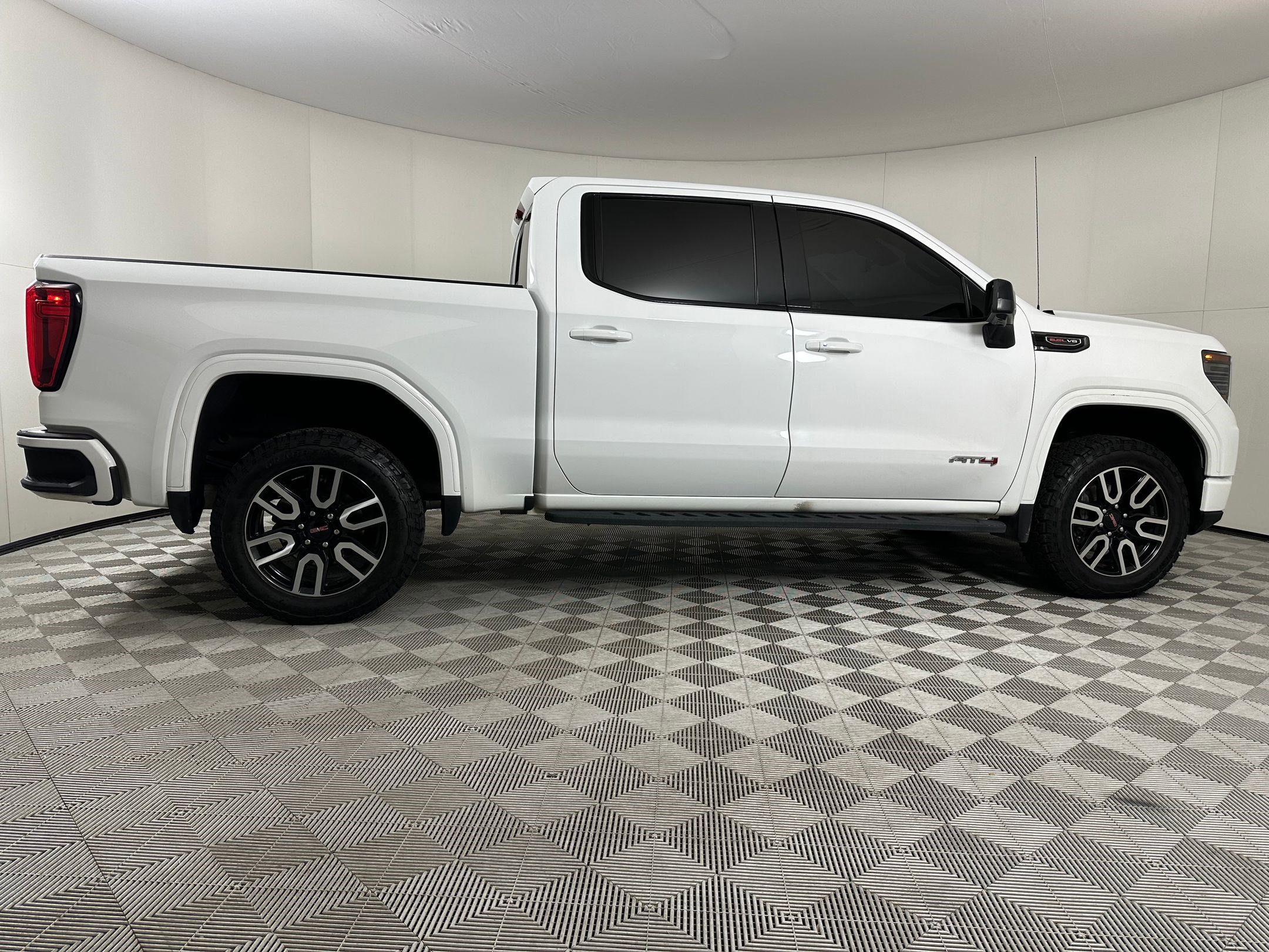 Used 2022 GMC Sierra 1500 AT4 w/ AT4 Premium Package image 7