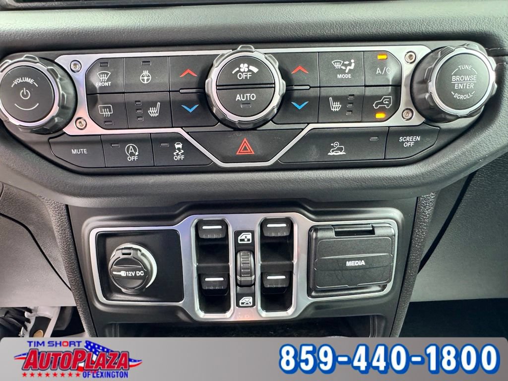 Used 2026 Jeep Wrangler Unlimited Sahara AWD/4WD image 25