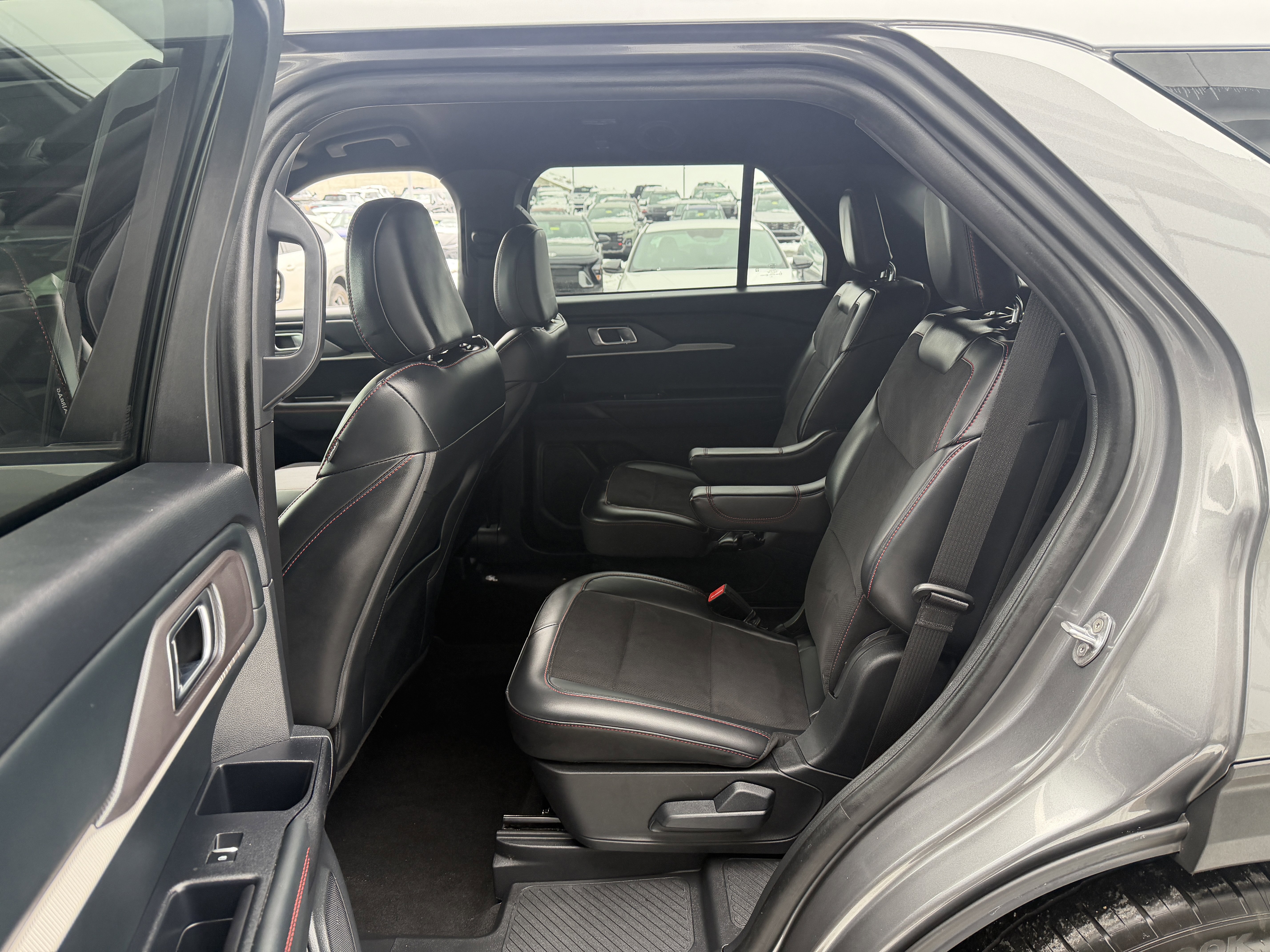 Used 2025 Ford Explorer ST image 29