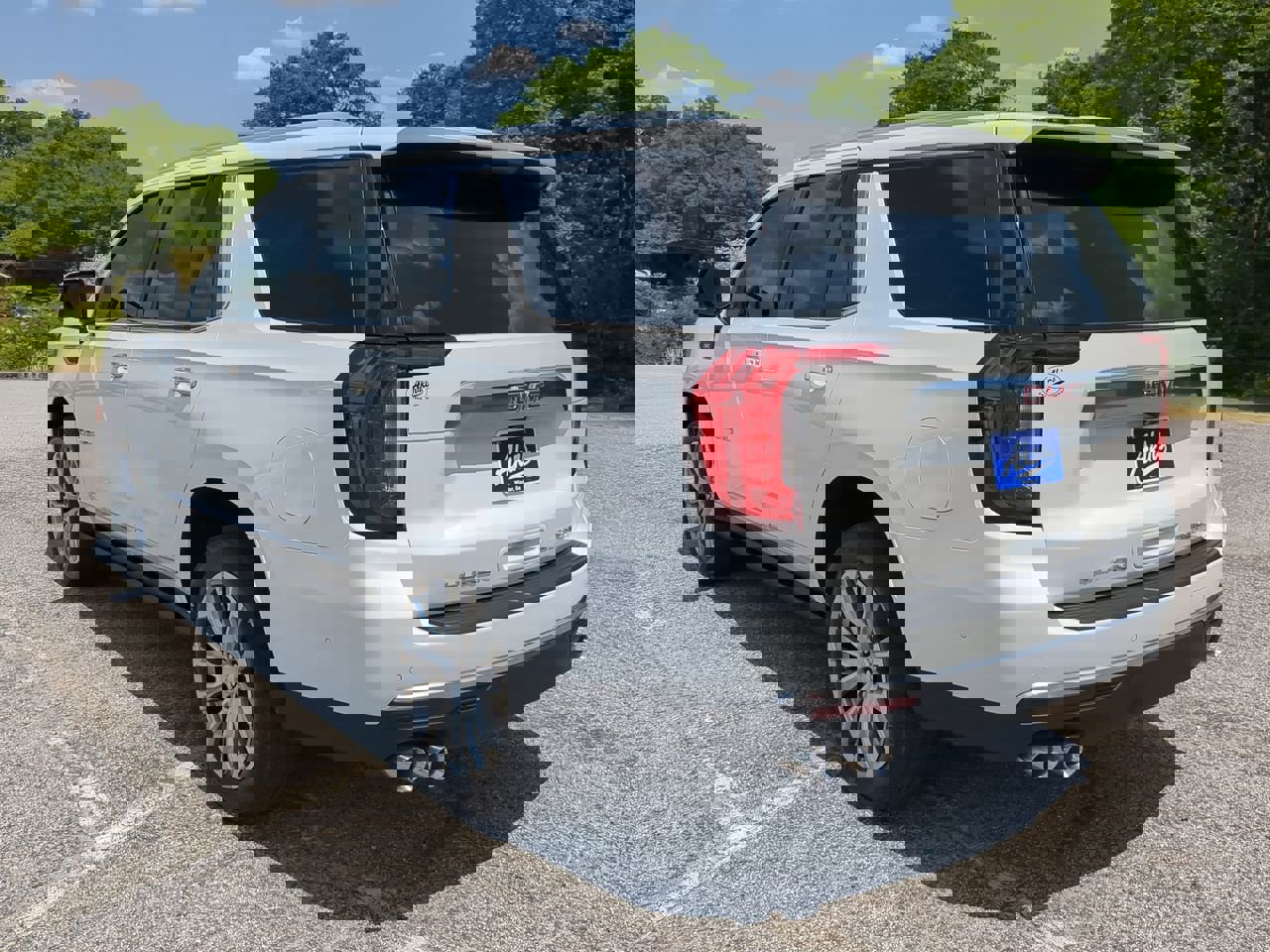 Used 2023 GMC Yukon Denali w/ Denali Reserve Package AWD/4WD image 5